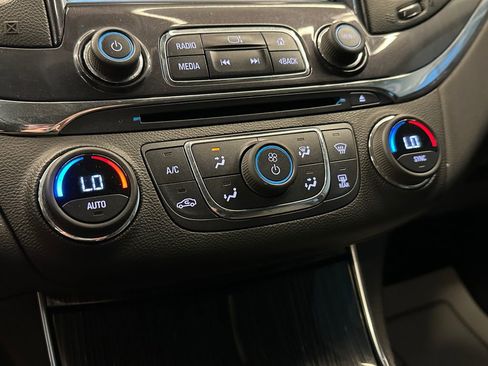 Used 2019 Chevrolet Impala Premier w/ Premier Convenience Package FWD image 15