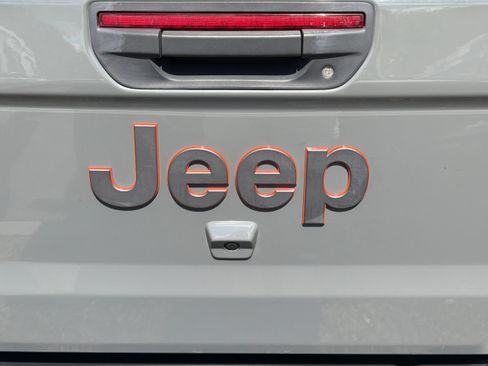 Used 2021 Jeep Gladiator Mojave AWD/4WD image 23