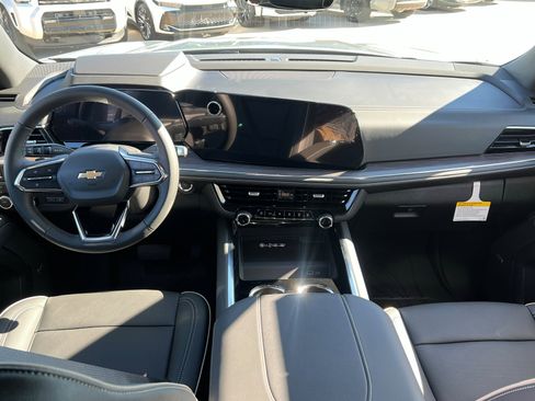 New 2026 Chevrolet Suburban Premier image 11