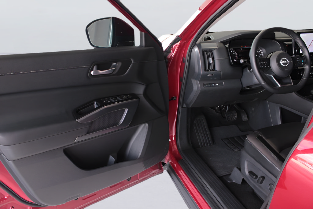 Used 2024 Nissan Pathfinder SL FWD image 26