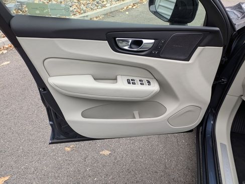 New 2026 Volvo XC60 B5 Ultra w/ Climate Package image 11