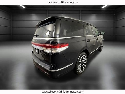 Used 2022 Lincoln Navigator Reserve image 7