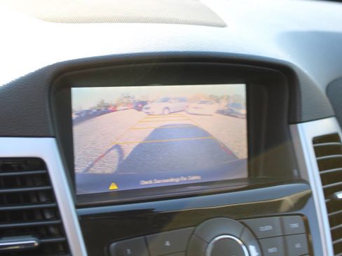 Used 2016 Chevrolet Cruze LT image 16