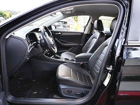 Used 2024 Volkswagen Jetta SE image 13