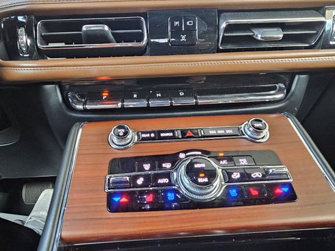 Used 2021 Lincoln Aviator Reserve w/ Equipment Group 201A AWD/4WD image 26
