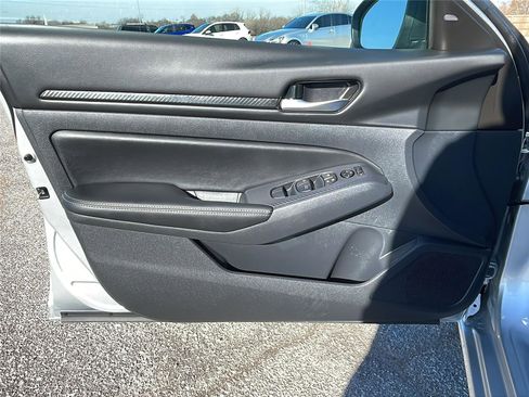 Used 2025 Nissan Altima 2.5 SV image 19