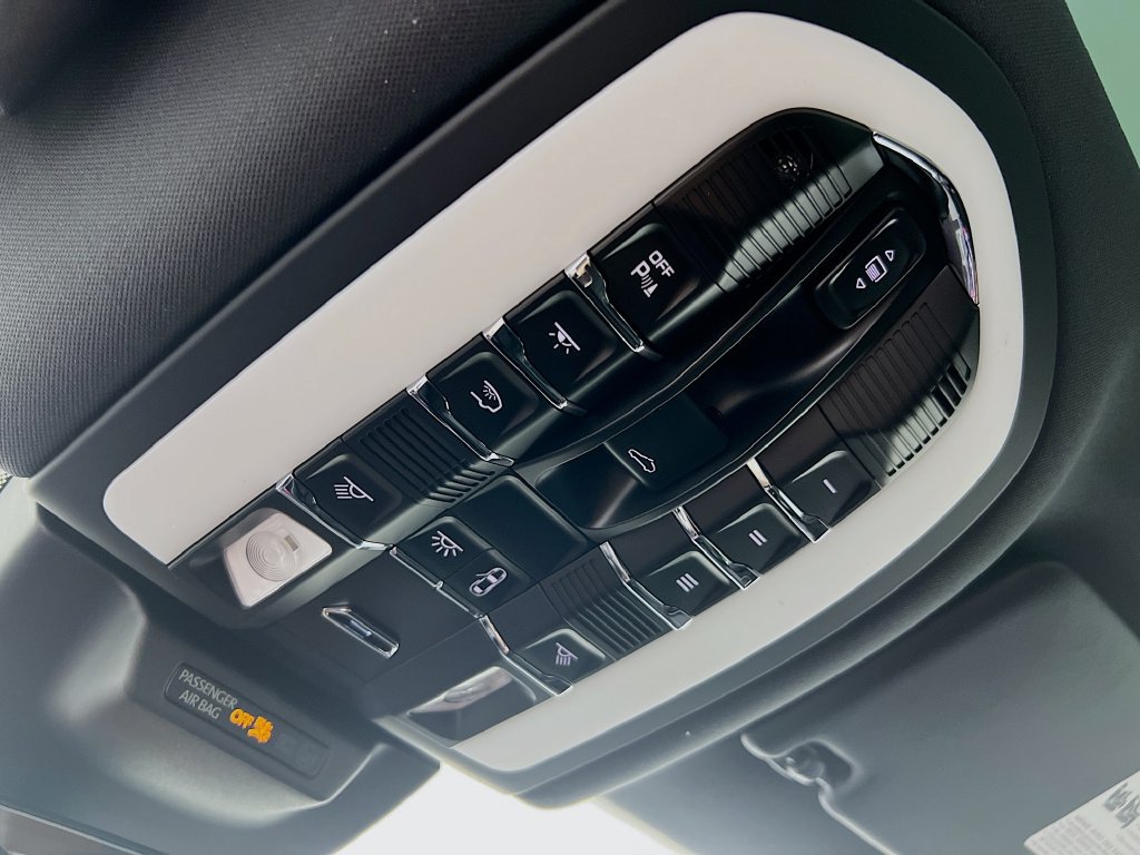 Certified 2026 Porsche Macan AWD/4WD image 14