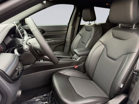 New 2026 Jeep Compass Latitude image 12