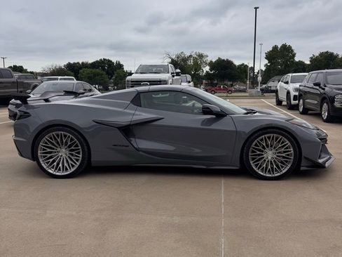 Used 2025 Chevrolet Corvette Z06 RWD image 9