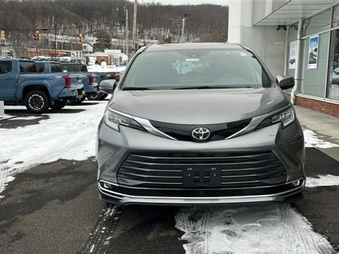 New 2026 Toyota Sienna Limited image 2