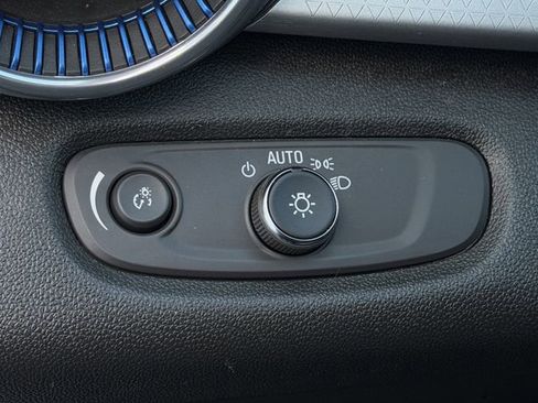 Used 2024 Chevrolet Trax LT w/ LT Convenience Package image 21