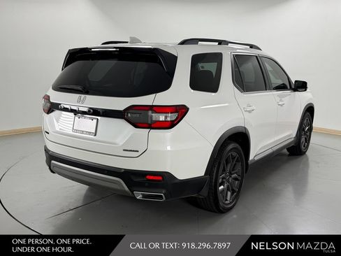 Used 2023 Honda Pilot Touring image 6