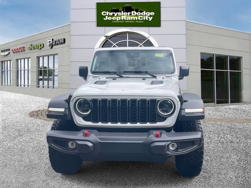 Used 2024 Jeep Wrangler Unlimited Rubicon image 2