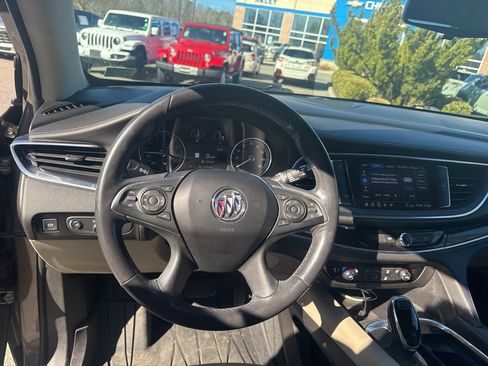 Used 2020 Buick Enclave Essence w/ Sound and Sites Package image 9
