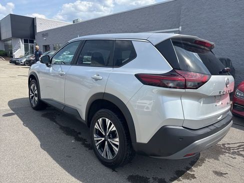 Used 2023 Nissan Rogue SV AWD/4WD image 6