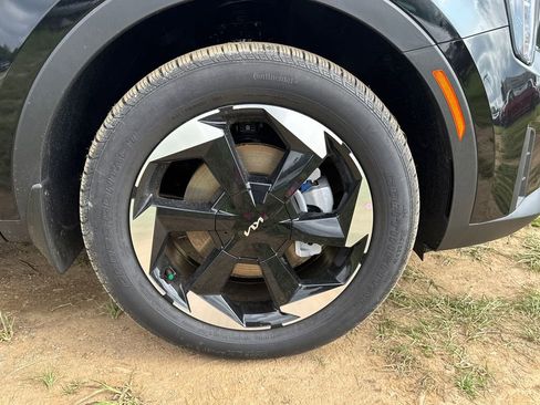 New 2025 Kia Sorento EX image 12