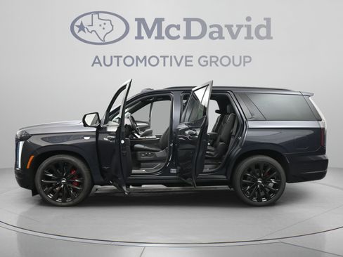 Used 2026 Cadillac Escalade Platinum Sport w/ LPO, ONYX Package AWD/4WD image 41