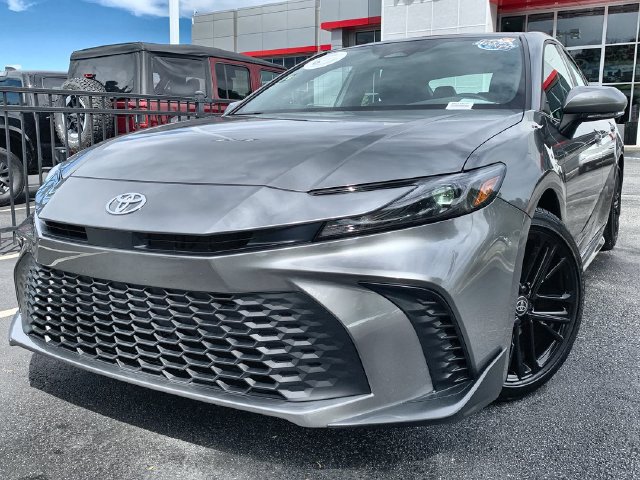 Used 2026 Toyota Camry SE w/ Convenience Package FWD image 1
