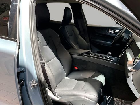 Certified 2024 Volvo XC60 B5 Core w/ Climate Package AWD/4WD image 8