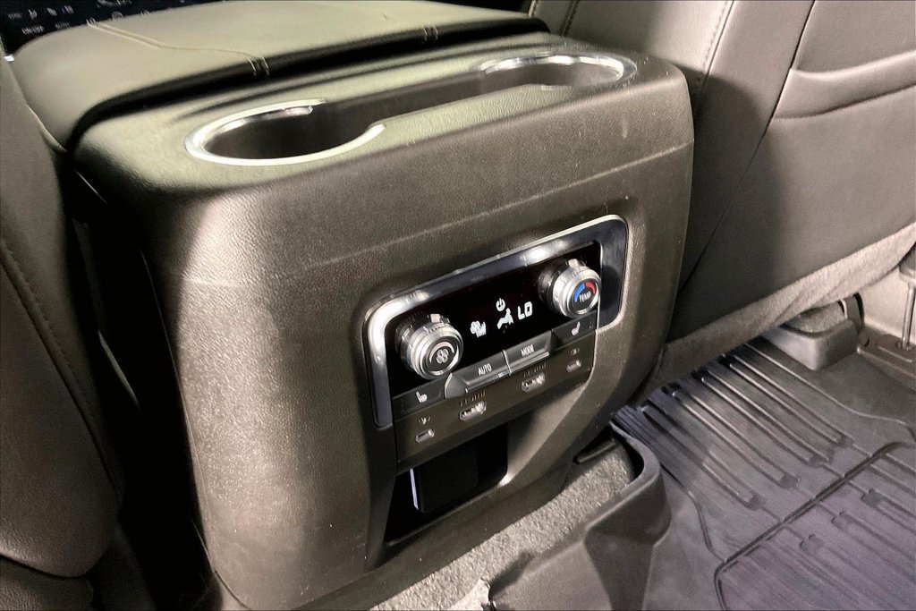 Used 2025 GMC Yukon XL Elevation w/ Elevation Premium Package AWD/4WD image 9