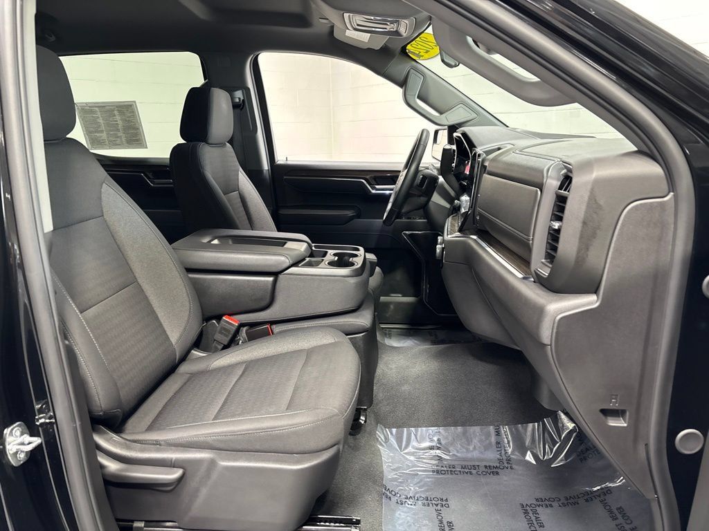 Used 2024 Chevrolet Silverado 1500 LT AWD/4WD image 10