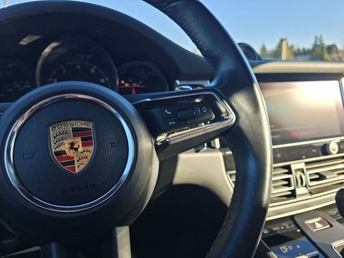 Used 2024 Porsche Macan image 32
