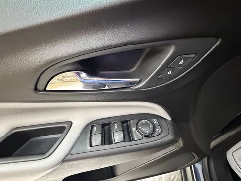 Used 2018 Chevrolet Equinox LS AWD/4WD image 43