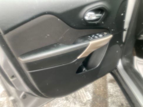 Used 2017 Jeep Cherokee Latitude image 15