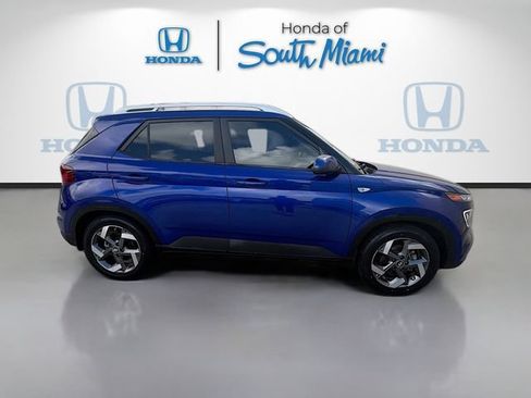Used 2022 Hyundai Venue Limited FWD image 8