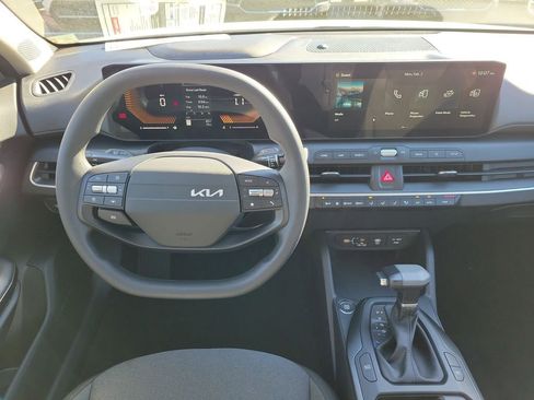 New 2026 Kia K4 FWD image 17