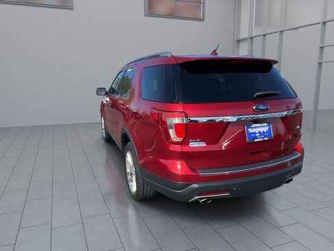 Used 2018 Ford Explorer XLT w/ Equipment Group 202A image 6