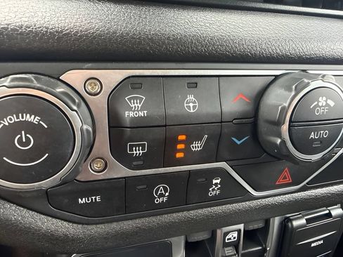 Used 2025 Jeep Wrangler Unlimited Sport AWD/4WD image 17