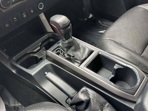 Used 2017 Toyota Tacoma TRD Off-Road w/ Premium & Technology Package AWD/4WD image 25