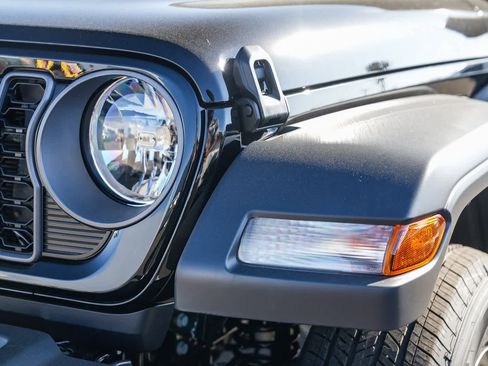 New 2026 Jeep Gladiator Sport image 8