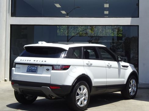 Used 2019 Land Rover Range Rover Evoque SE AWD/4WD image 7