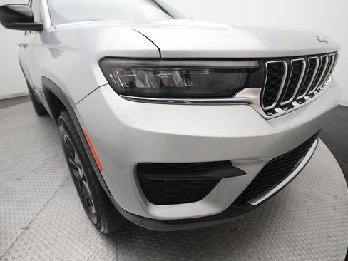 Used 2025 Jeep Grand Cherokee Laredo X w/ Luxury Tech Group I AWD/4WD image 23