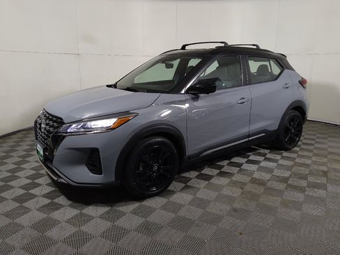 Used 2023 Nissan Kicks SR w/ SR Premium Package FWD image 2