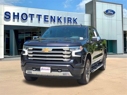Used 2024 Chevrolet Silverado 1500 High Country w/ Technology Package image 3