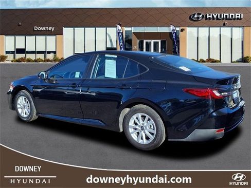 Used 2025 Toyota Camry LE image 5