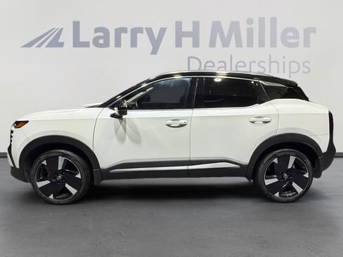 Used 2025 Nissan Kicks SR FWD image 2