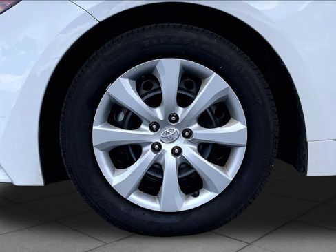 Used 2025 Toyota Corolla LE FWD image 10