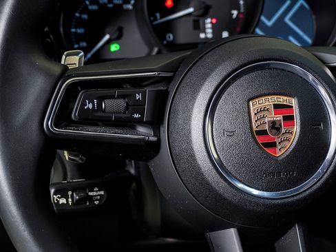 Certified 2025 Porsche Macan image 20