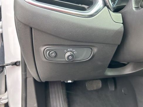 Used 2024 Chevrolet Equinox LS w/ Driver Confidence II Package FWD image 16