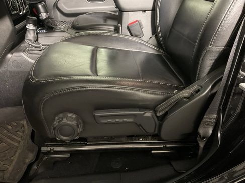 Used 2021 Jeep Wrangler Unlimited Sahara w/ Cold Weather Group AWD/4WD image 23