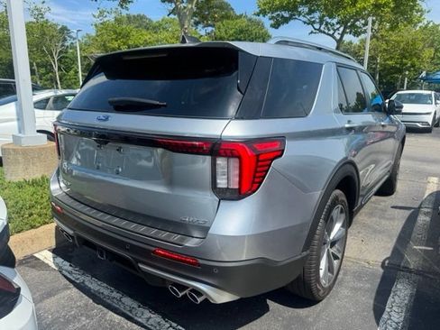 Used 2025 Ford Explorer Platinum w/ Ultimate Package AWD/4WD image 10