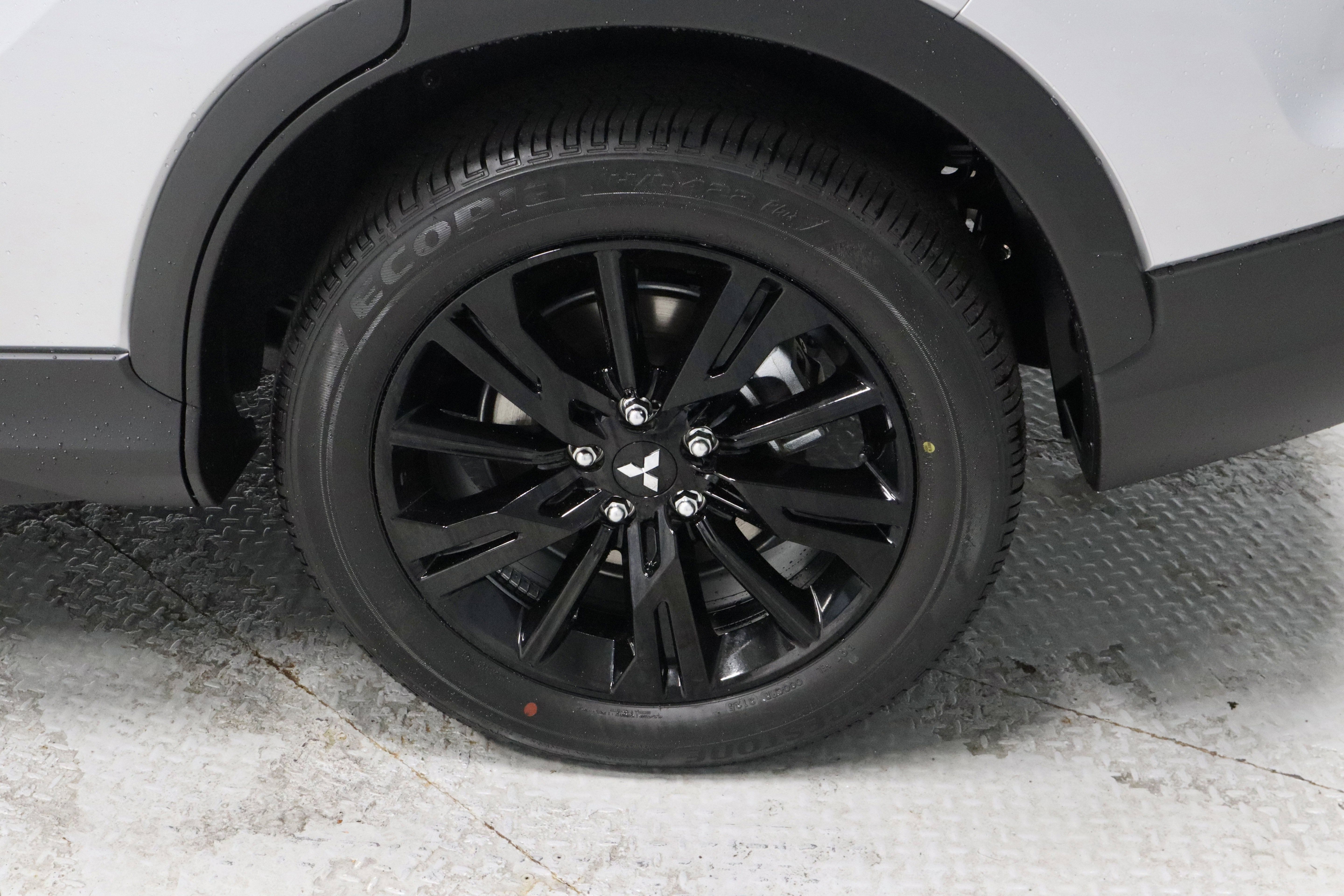 New 2026 Mitsubishi Eclipse Cross LE AWD/4WD image 32
