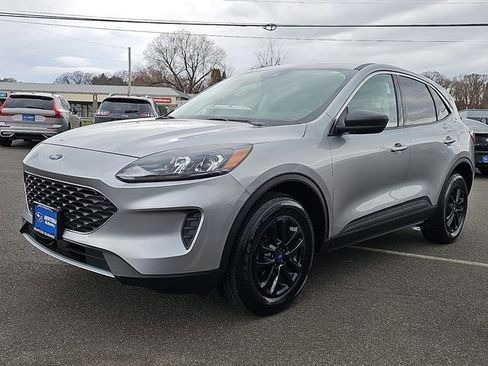 Used 2022 Ford Escape SE w/ Cold Weather Package AWD/4WD image 4