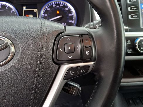 Used 2018 Toyota Highlander XLE AWD/4WD image 23