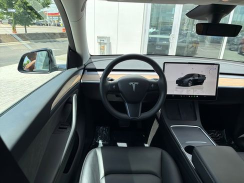 Used 2024 Tesla Model Y Long Range AWD/4WD image 13