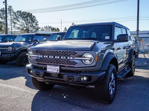 New 2025 Ford Bronco Badlands image 3